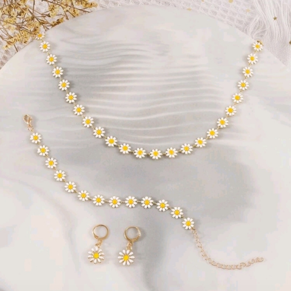 Daisy Flower Necklace and Earring Set
